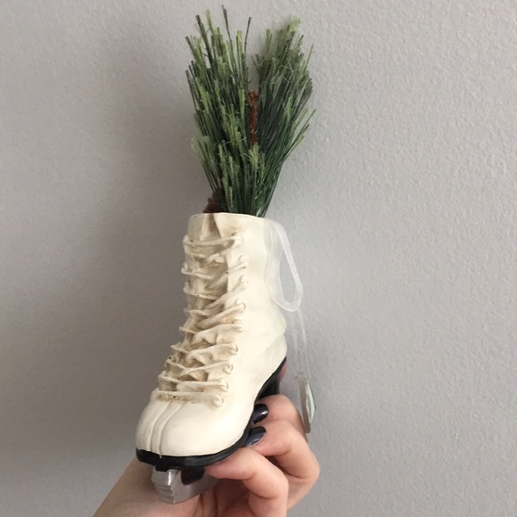 Ice Skate Christmas Ornament - Picture 5 of 6